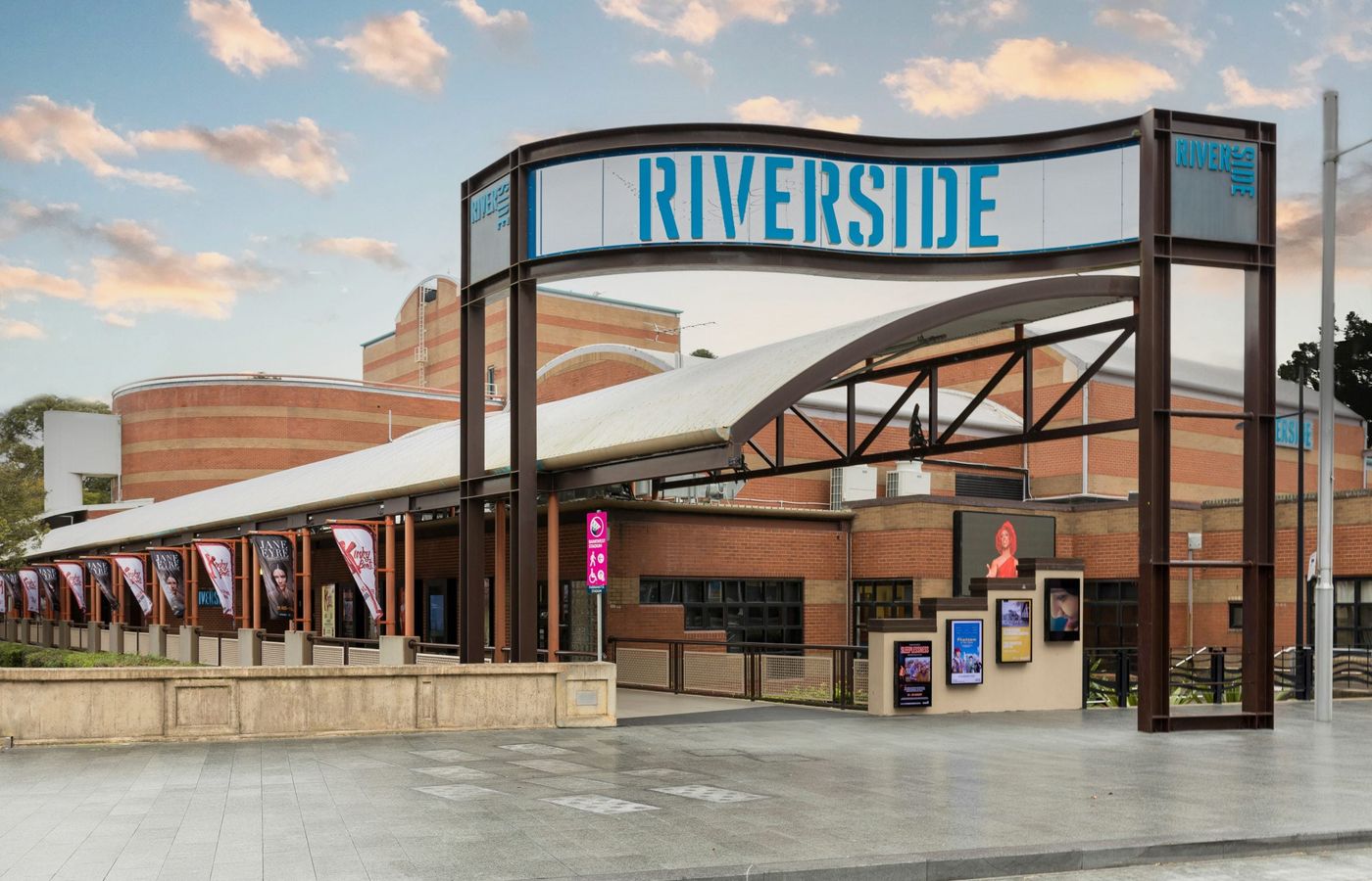 Riverside Live at PHIVE